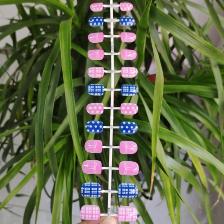 24 short round plastic nail pads with blue checkered and polka dot patterns, wearable nail pads, finished nail pads 24 short round plastic nail pads with blue checkered and polka dot patterns, wearable nail pads, finished nail pads